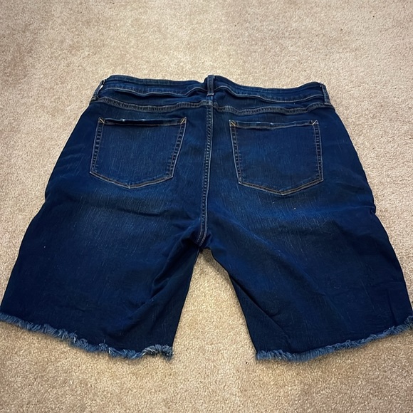 ANA dark denim Bermuda shorts with raw hems, size 16 - Picture 2 of 3